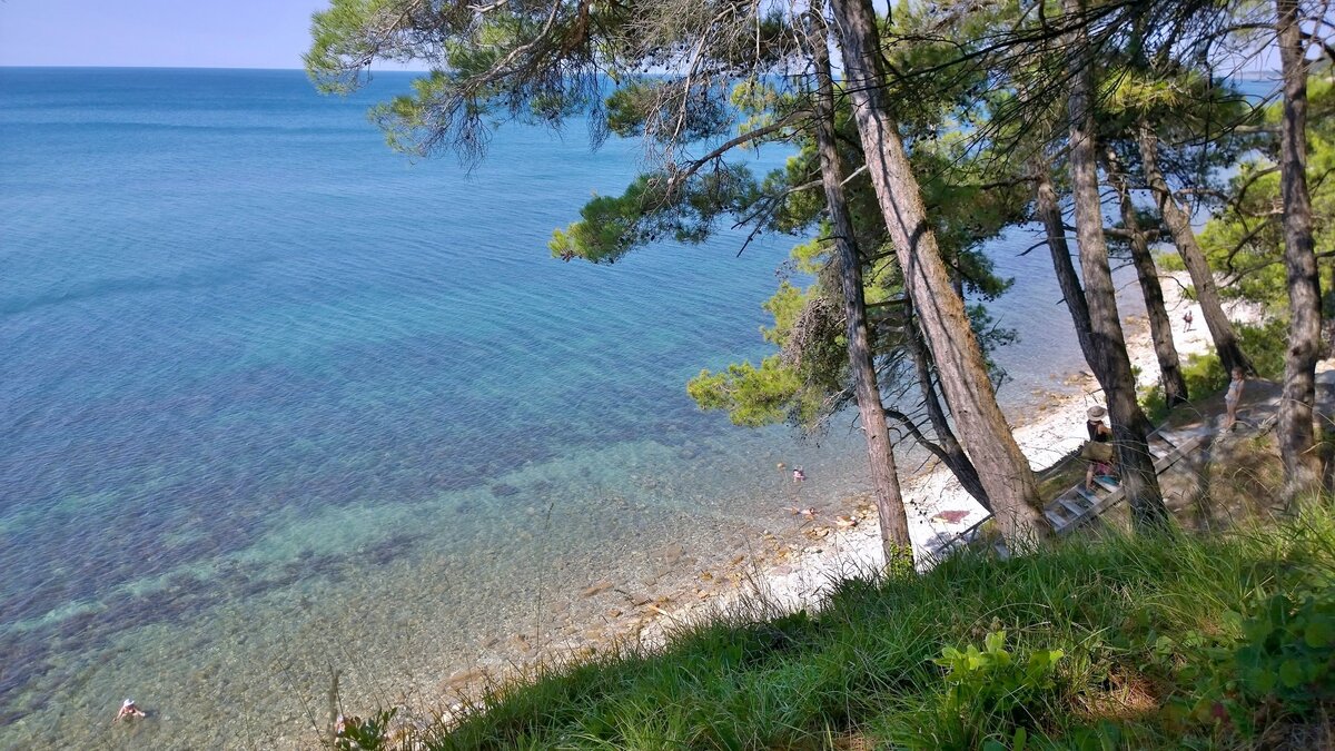 Чистое море на черноморском побережье краснодарского края