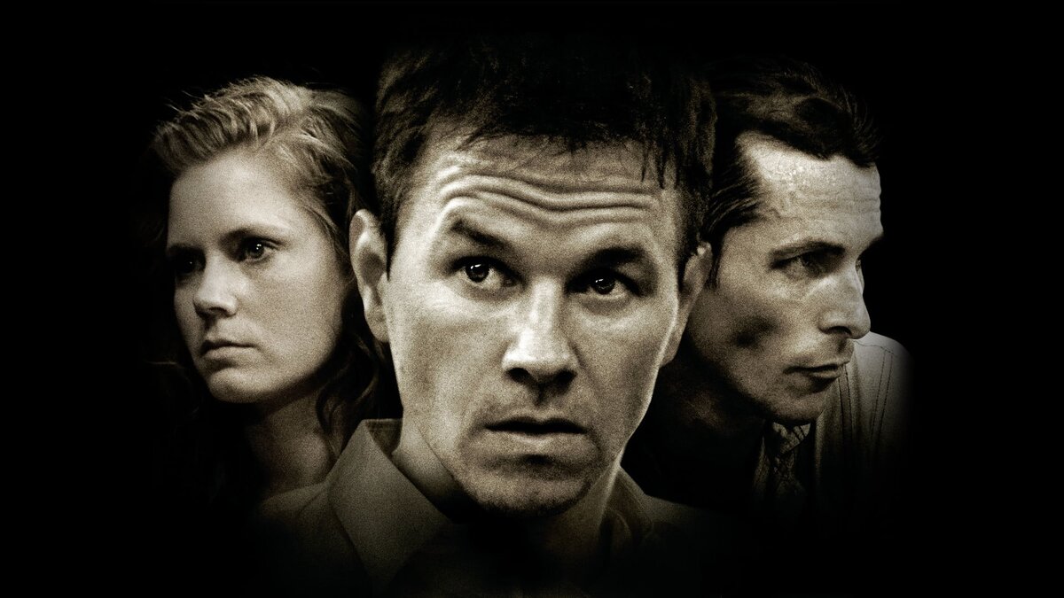 Слева направо: Эми Адамс, Марк Уолберг и Кристиан Бейл в фильме «Боец»