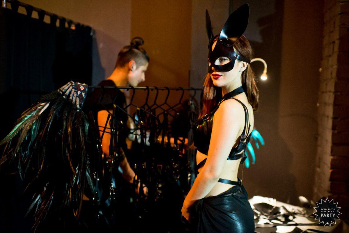 https://kinky-party.com