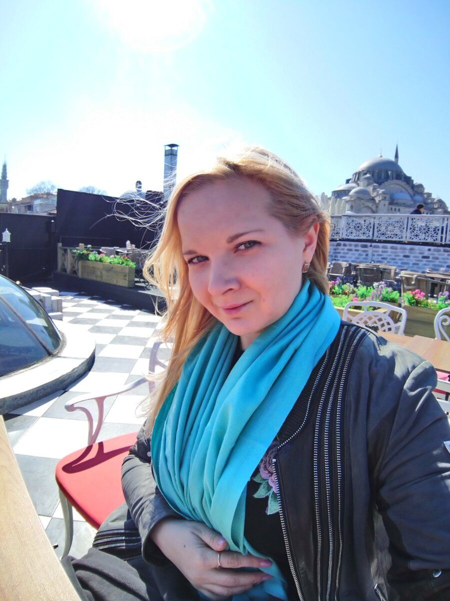 На фоне Сулеймание