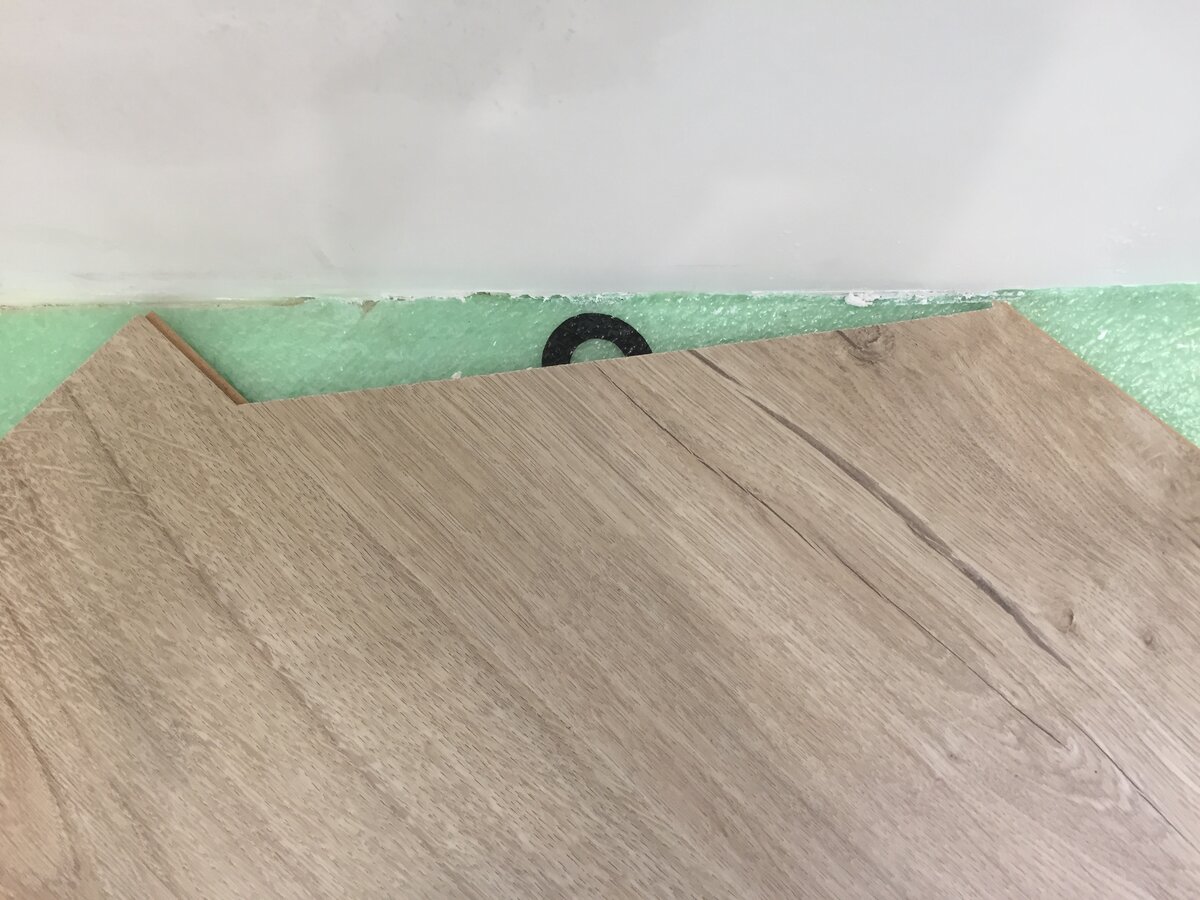 На этом фото просто обрезок, который не подошел из-за того что угол поменялся.