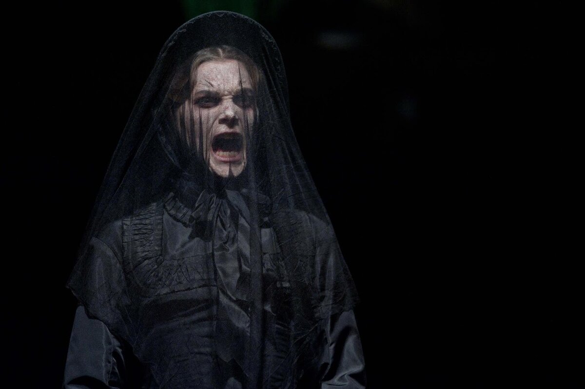 Призрак женщины в черном изрядно пугал на протяжении всего фильма