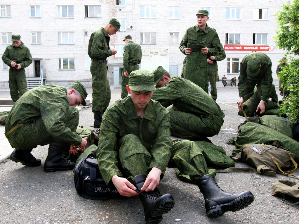 Такими срочников показывают по телевидению