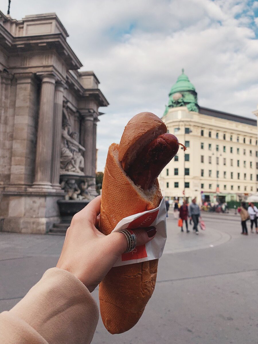Bitzinger würstelstand albertina (лучший киоск с сосисками)