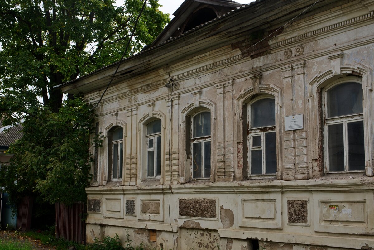 Как будто это не наше прошлое: побывали на самой старой улице в Угличе с  домами в несколько сотен лет | Тимур Угулава | Путешествия с душой | Дзен