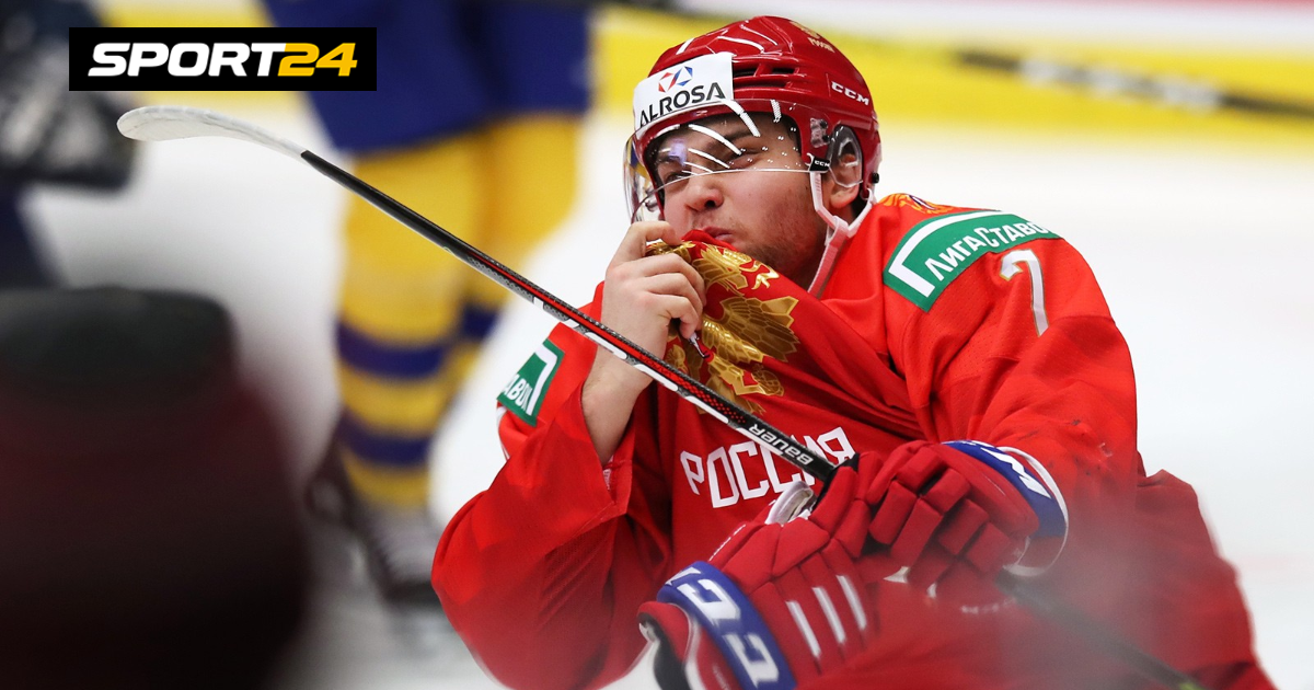 Празднование Александра Хованова шайбе в воротах шведов