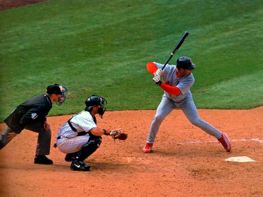 Игроки в этой спортивной игре называются. Пинчер Бейсбол. Питчер Бейсбол Сумерки. Американский футбол и Бейсбол. Национальный спорт Америки.