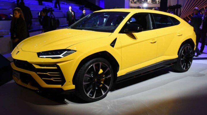 Обзор

Характеристики суперкара и функциональность суперкроссовера-это Lamdorgini Urus,первый в мире Super Sport Utility Vehicle. Lamdorgini Urus наделён аутентичным нравом боевого быка. Иновационный суперкар обладает уникальными техническими качествами, выдающимися пропорциями и неповторимым дизайном Lamdorgini.

Экстерьер

Уникальный ультрасовременный дизайн с обтекаемыми линиями отражает многогранность натуры Lamdorgini Urus - спортивной,элегантной и мультифункциональной. Выразительный экстерьер свидетельствует о сильном и решительном характере,а разноширокие шины дополнительно подчёркивают атлетичный вид спортивного суперкара. При разработке дизайна особое внимание уделялось функциональности. Некоторые знаковые детали и фамильные элементы Lamdorgini узнаются сразу - шестигранные и Y-образные элементы, на переднем капоте и задней части. При этом Lamdorgini Urus имеет наименьшую высоту кузова в своём  классе.