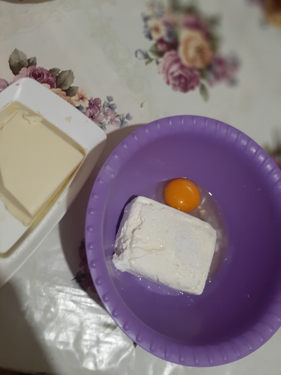Плавный сыр. Плавное сир. Испорченный творожный сыр. Состав светочинное сыр плавный. Плавный сыр без добавлений покажи на фото.