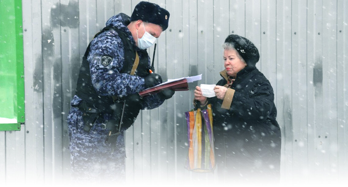 Сейчас важно помогать пожилым гражданам. По необходимости покупать им продукты. 