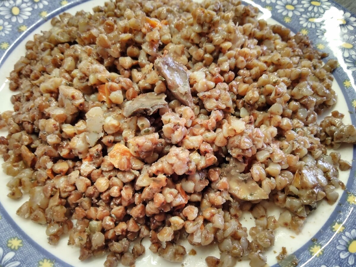 Пшеничная каша в чугунке