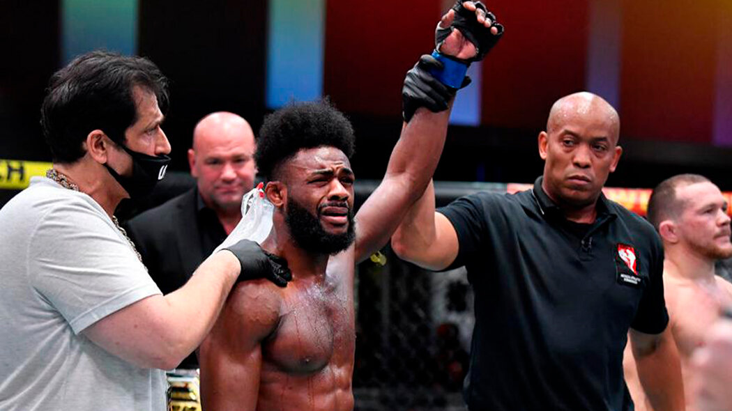 Судья похоже подсудил Стерлингу не в лучшую сторону.  фото: картинки яндекса. 