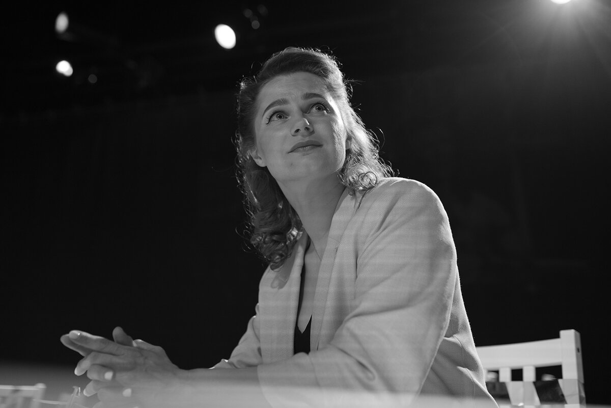 Вот так близко находятся актеры и зрители. 