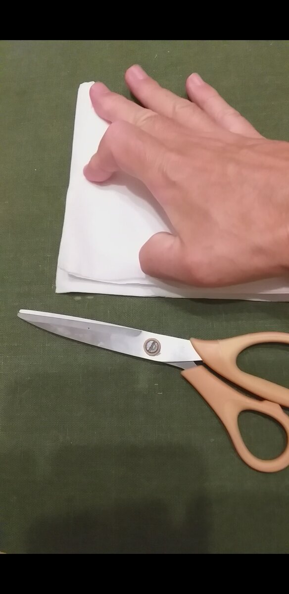 Как сделать треугольную салфетку из квадратной без помощи ножниц! 