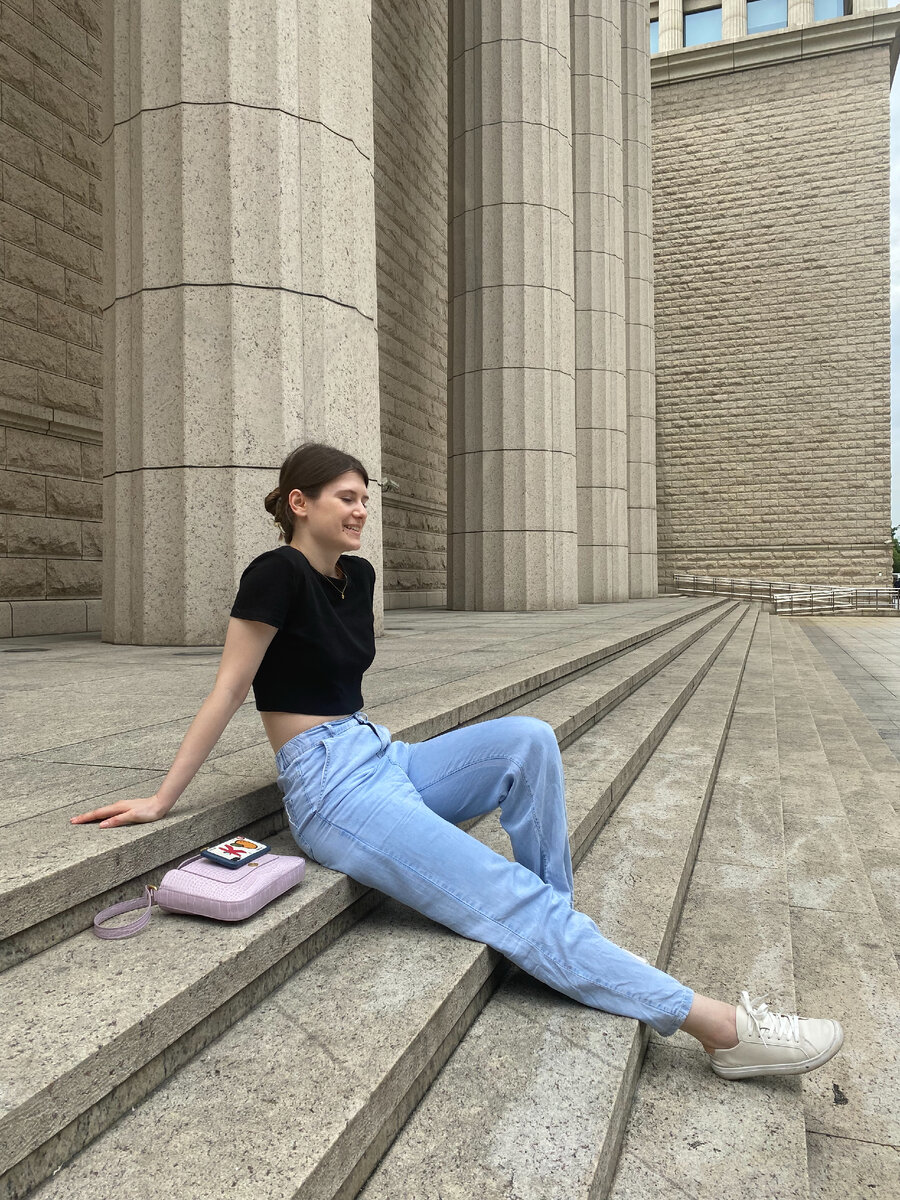 Всем привет и добро пожаловать на канал Оксана про Китай. Я живу в Китае несколько лет, путешествую, преподаю китайский онлайн, изучаю быт и обычаи местных и пишу об этом на Дзен. 