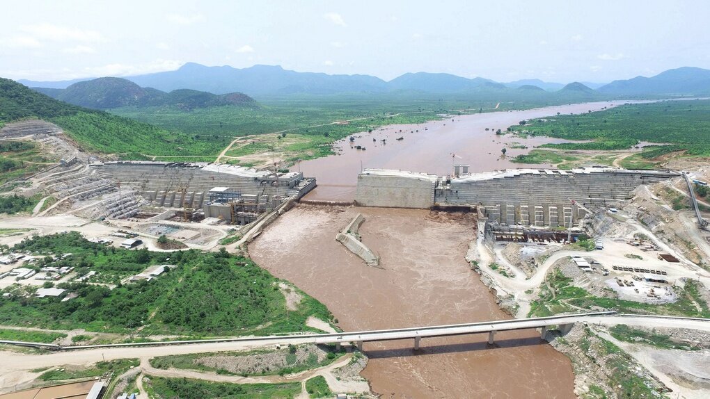                                                     Вид на плотину Хидасе