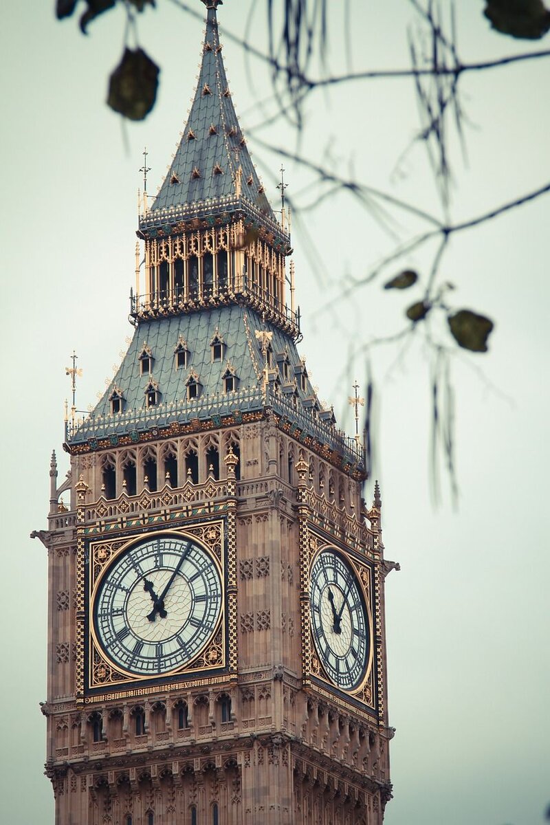 Все знают знаменитые часы "Биг Бен". Для всего мира, это большие и точные часы, но для жителей Лондона это что-то более значимое.-2