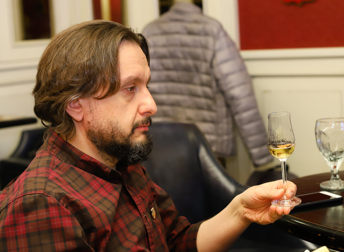 И что это у меня в бокале?