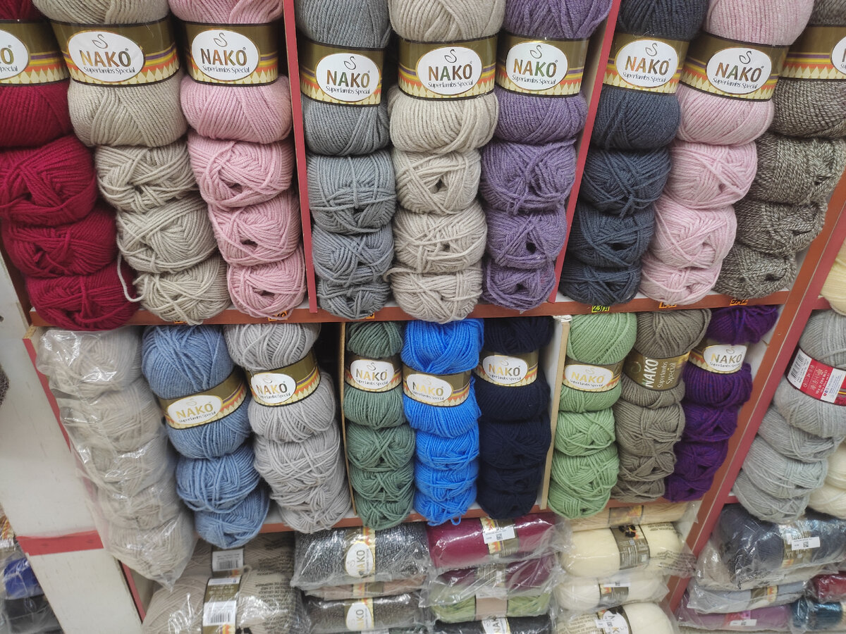 В лавочке с пряжей. Фотографии автора статьи