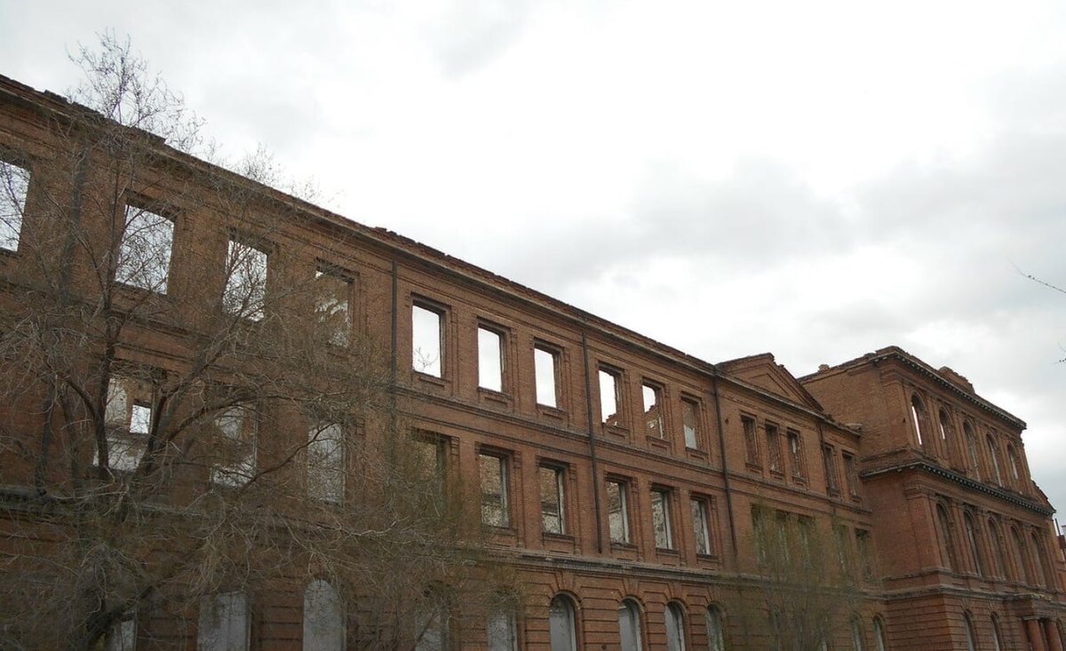 Здание женской гимназии, ровесницы Паши...