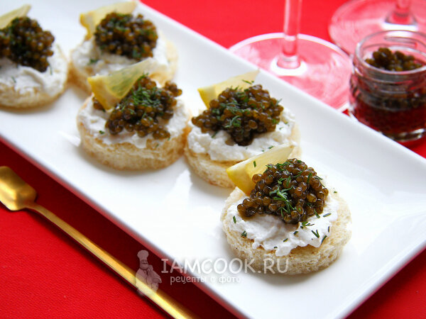 Бутерброды с черной икрой