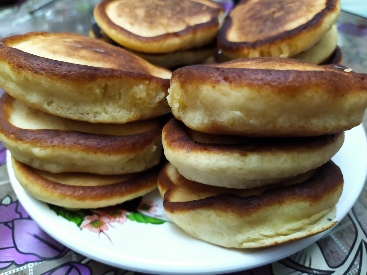 Пышные и воздушные медовые оладушки на молоке - вкусные и не оседают |  Вкусно и полезно | Дзен