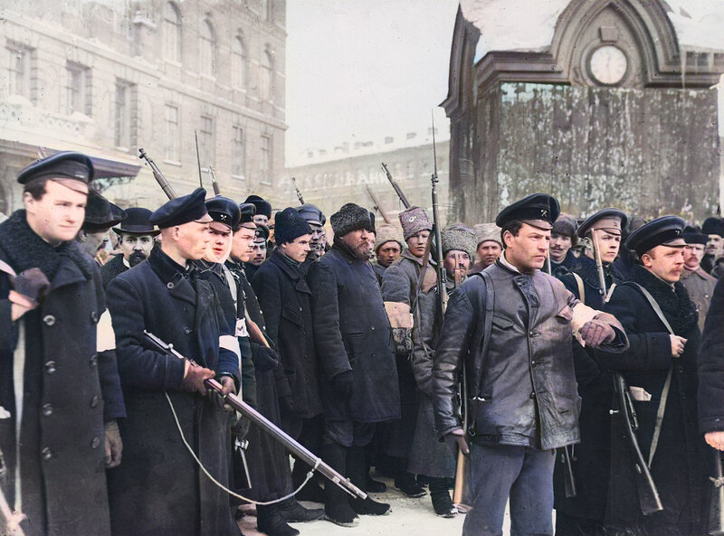 Февраль 1917 года. Арест и конвоирование переодетых городовых.
