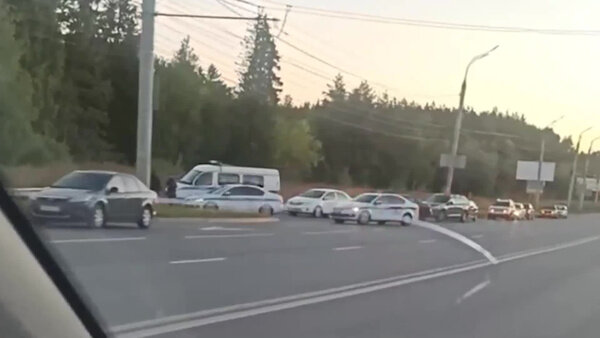 Момент задержания нападавшего на отдел полиции. Видео © VK.com / Ижевск Где Гай Стоят