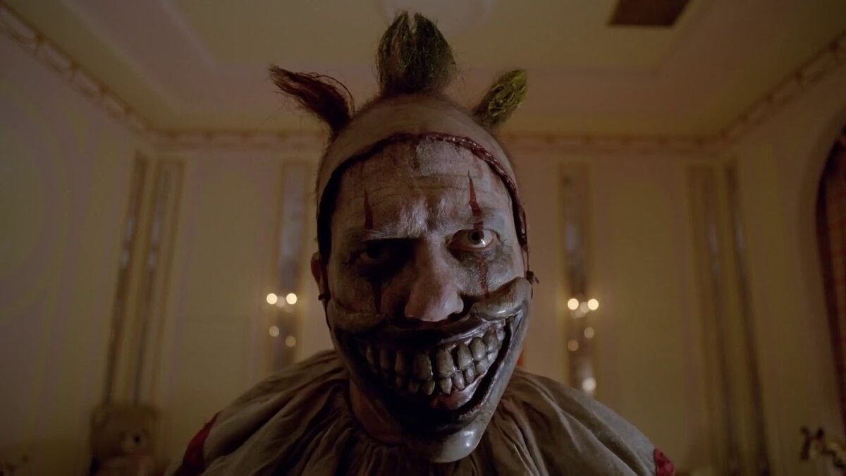 Кадр из сериала "Американская история ужасов". Изображение взято с сайта: https://www.youtube.com/watch?v=7dOr1bevDsI