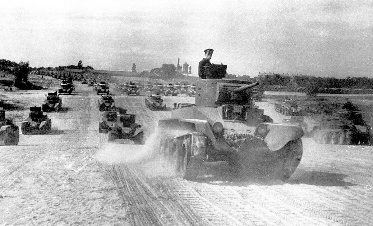 танковые войска 1941. 9 мехкорпус ркка 1941. танк т 26 экипаж. колонна т34 1941. танковые войска 1941.