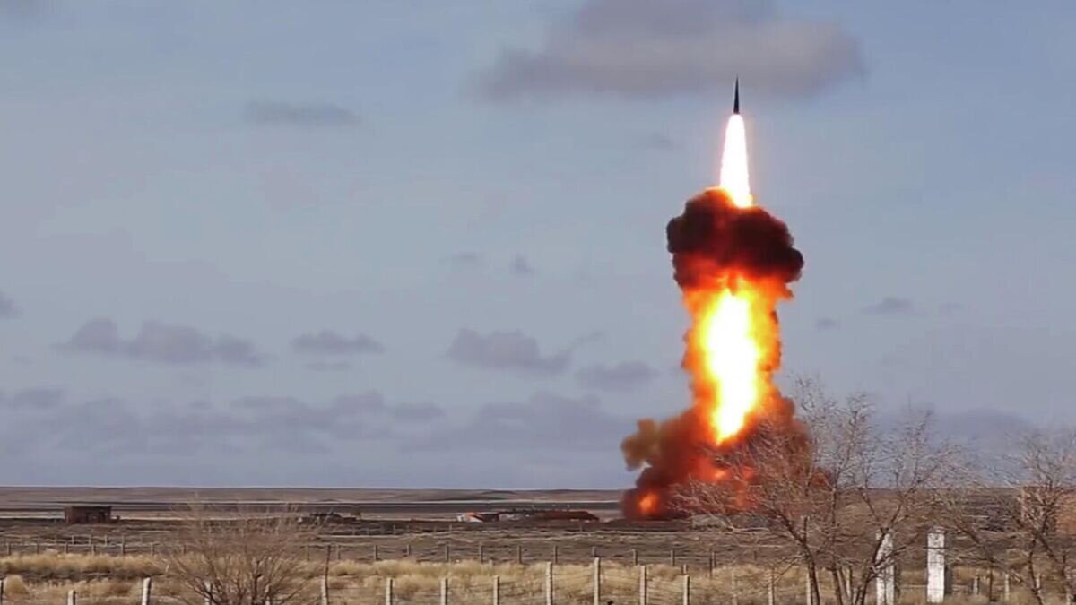    Испытательный пуск новой модернизированной ракеты российской системы ПРО на полигоне Сары-Шаган. Стоп-кадр с видео, опубликованного Министерством обороны РФ© РИА Новости / Министерство обороны РФ