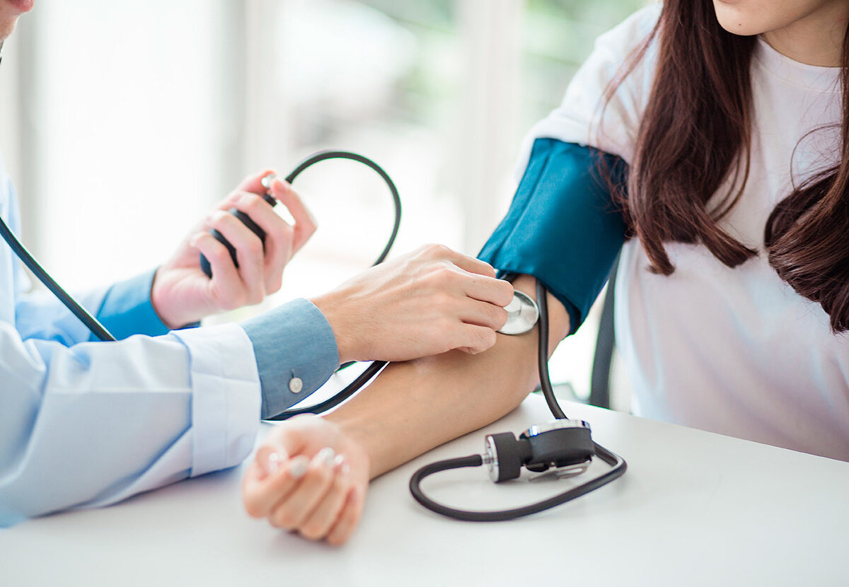     5 "аварийных" способов повысить давление: что съесть и выпить