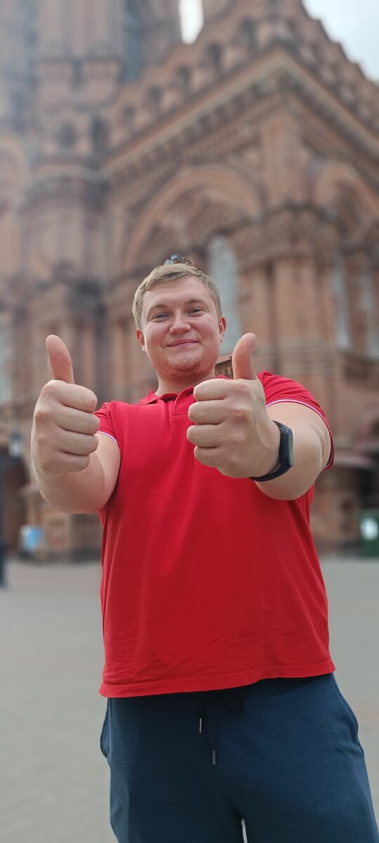 Всем привет, это я в Казани на одной из главных улиц.