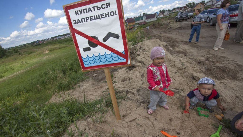     Купание запрещено. Михаил Хаустов