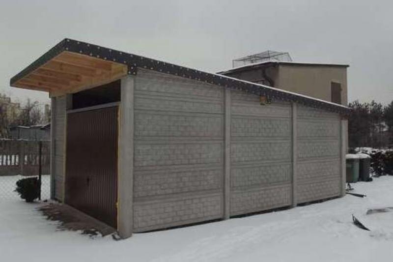 Необходимым и важным строением для любого владельца автомобиля является гараж, который машину и от непогоды укроет, и от посторонних глаз защитит, и позволит с комфортом заняться мелким ремонтом. При постройке здания самым выгодным, удобным и быстрым вариантом является гараж из плит.
