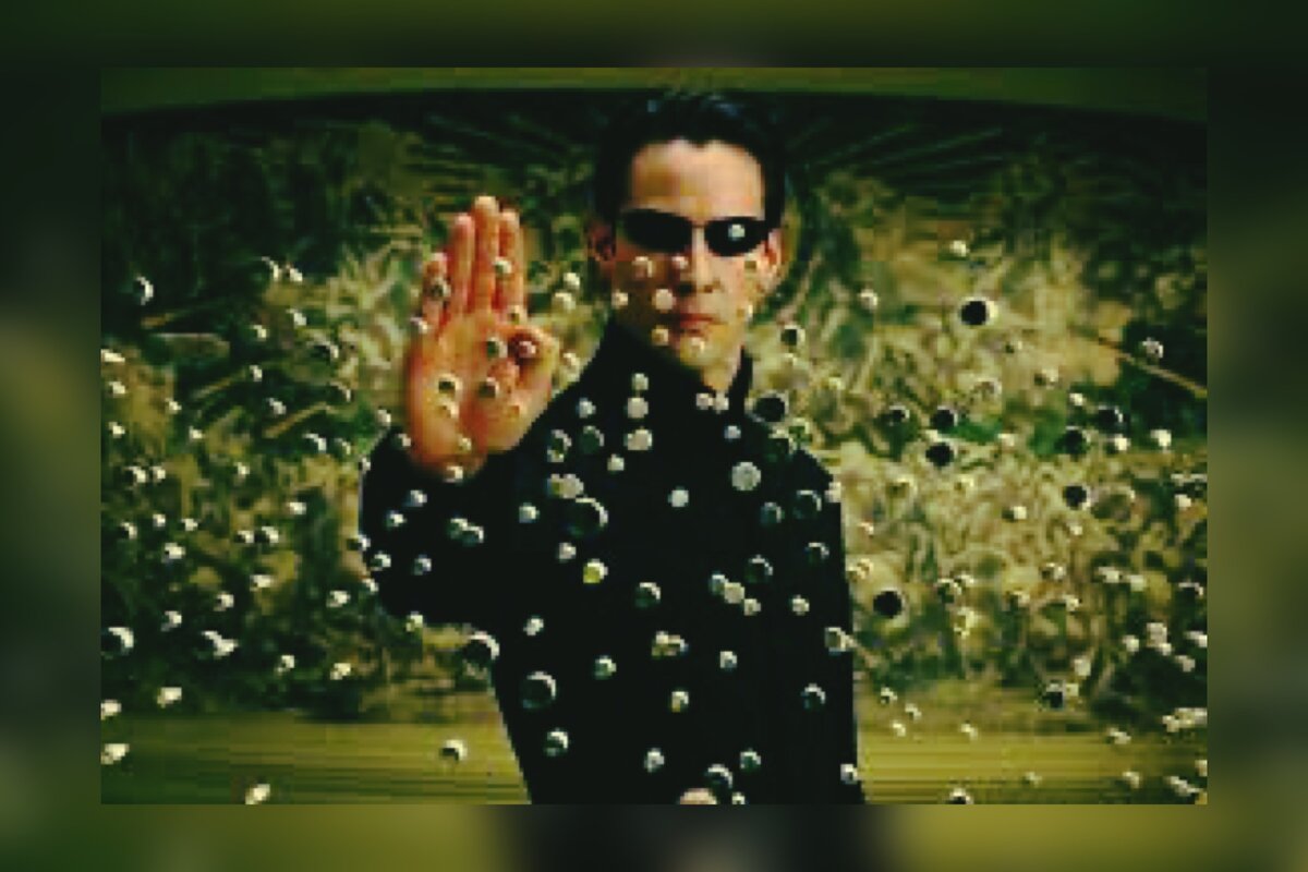 «Матрица» Нео останавливает пули 