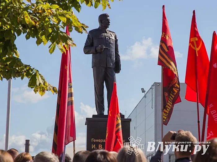 ФОТО. ПЕРВЫЙ ПАМЯТНИК СТАЛИНУ В ПОЛНЫЙ РОСТ ОТКРЫТ В РОССИИ