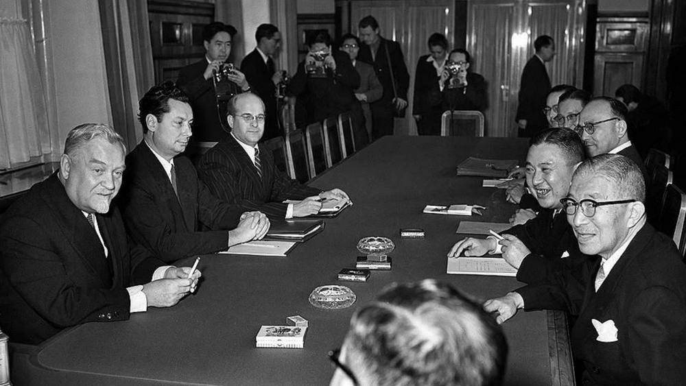 Отношения между японией и ссср. Хрущев в Японии 1956. Советско-японские переговоры 1956. Подписание советско-японской декларации 1956. Советско-японская декларация (1956).