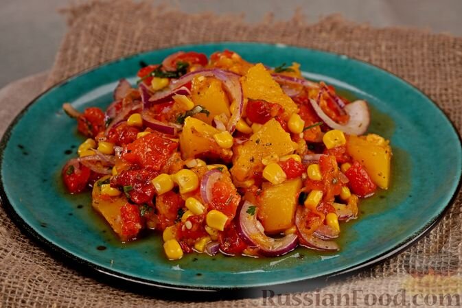 тыква, перец болгарский, кукуруза консервированная, лук репчатый красный, зелень петрушки, масло оливковое, сок лимона, травы итальянские сушёные, соль, перец чёрный молотый