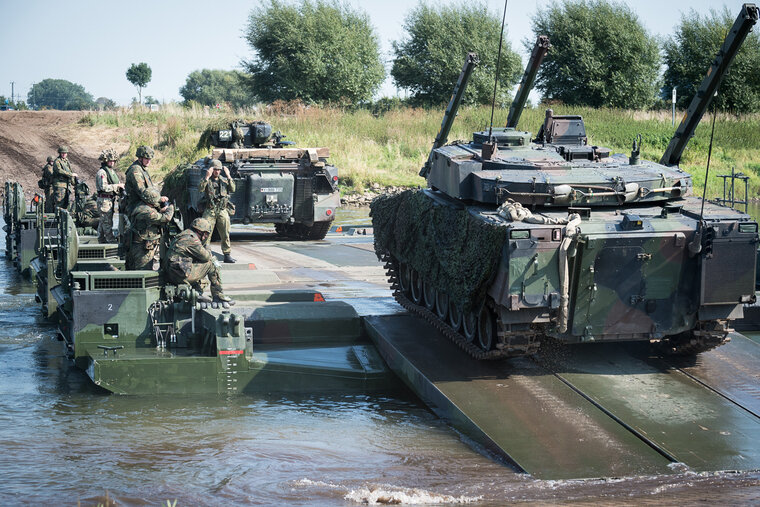    После боя у Вербового украинские военные бросили немецкие Marder