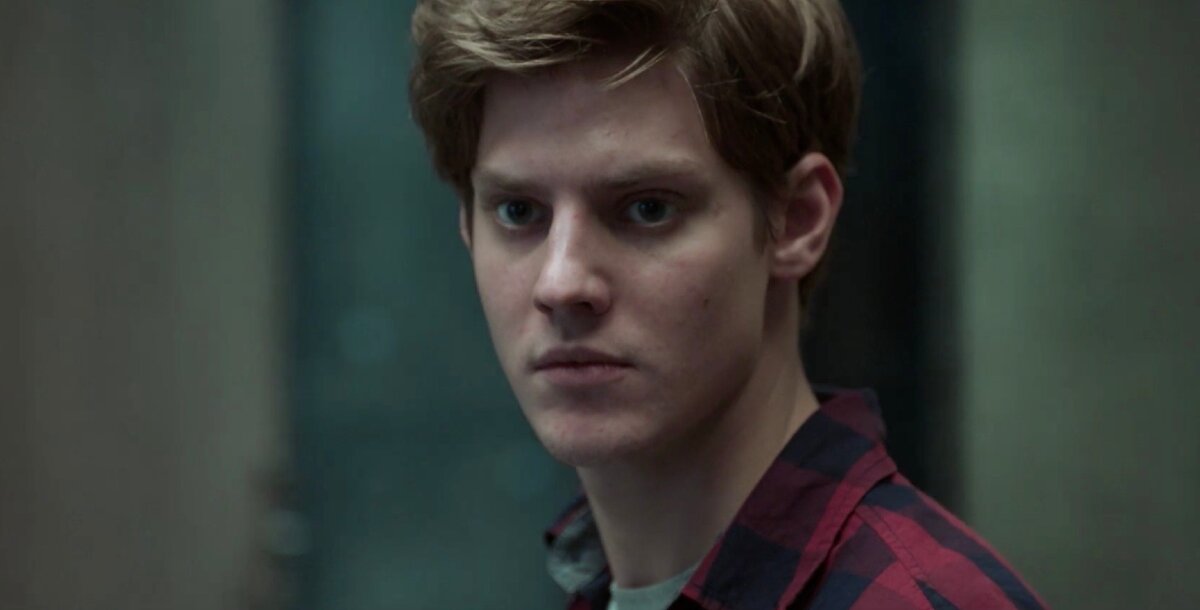 Павел Табаков. Кадр из т/с «Колл-центр», режиссеры Наташа Меркулова, Алексей Чупов, 2020 год.