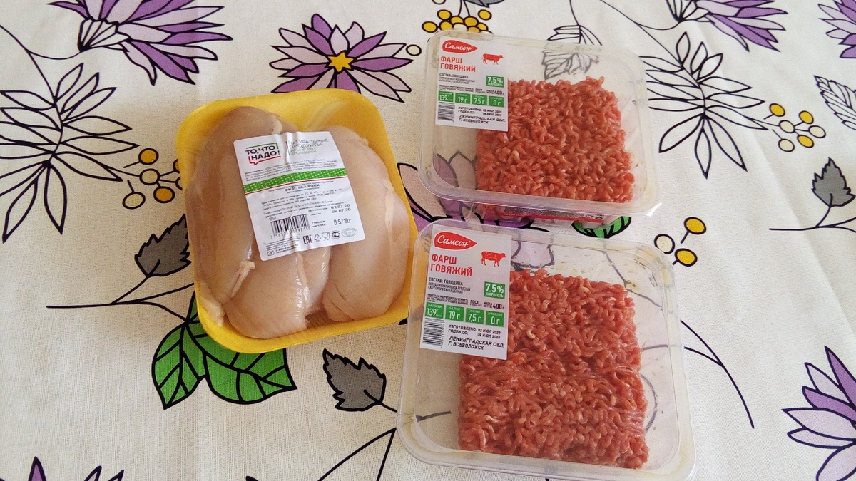 Две упаковки фарша категории А, куриное филе = 521 руб.
