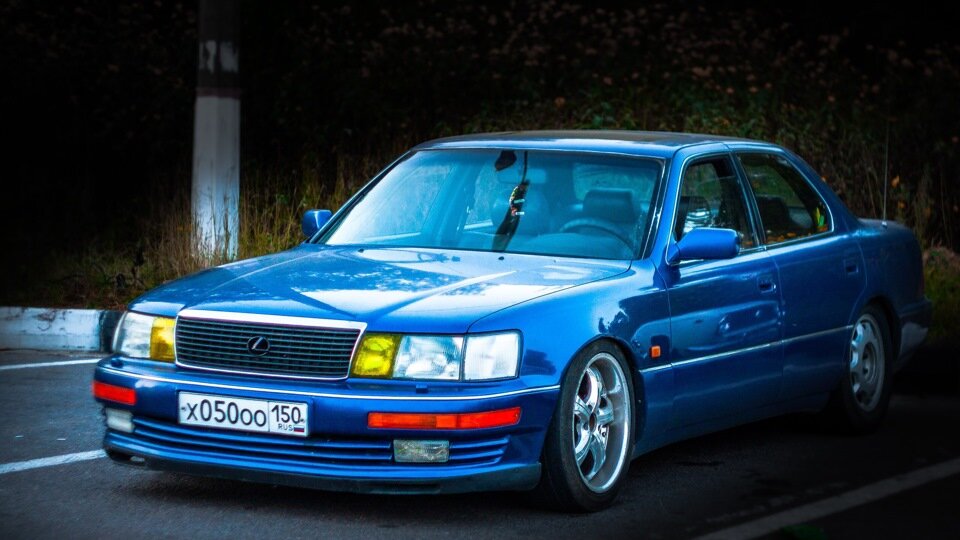 Lexus LS 400