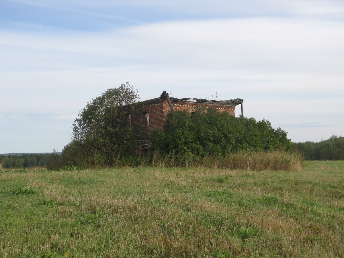 Единственное напоминание о некогда кипевшей здесь жизни