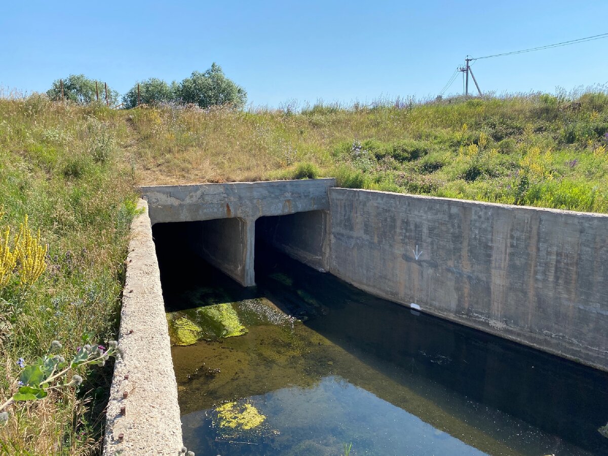 Водопад Чубовка Самарская область. Заброшенный водосброс Тщикского водохранилища. Сальское водохранилище дамба. Дамба Воронеж водосброс.