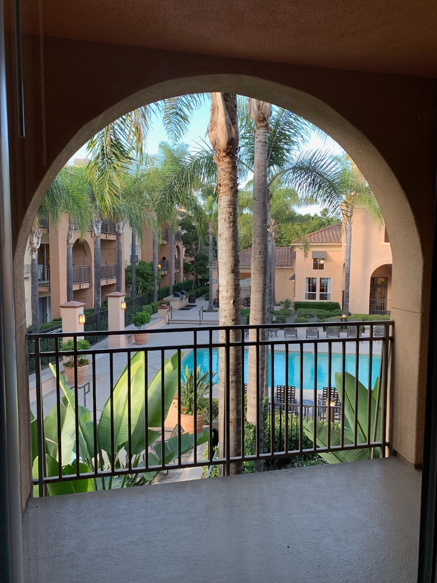 Вид на маленький бассейн нашего комплекса 