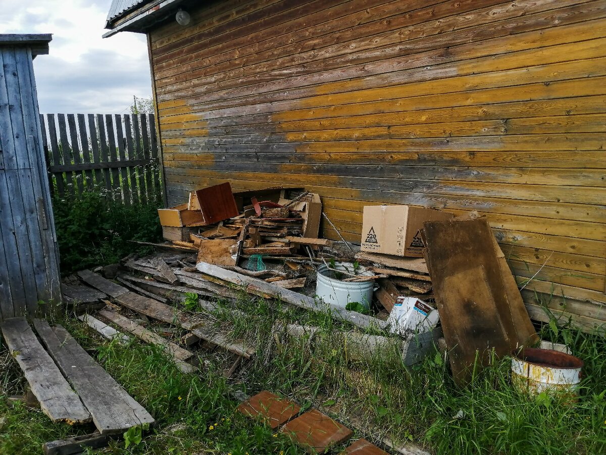 В дождь мне тоже есть чем заняться. Сколотила дорожку вокруг дома | Взяли  тачку и на дачку! | Дзен