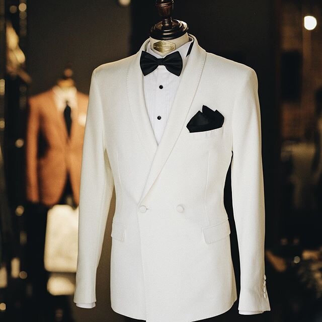 Белый смокинг