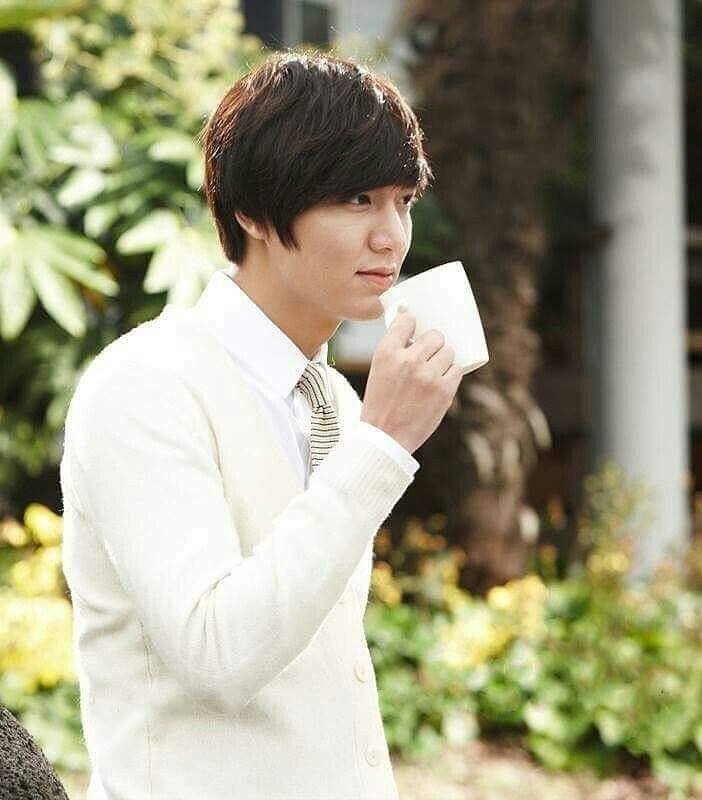 Ли Мин Хо очень любит кофе и говядину с острым перцем))