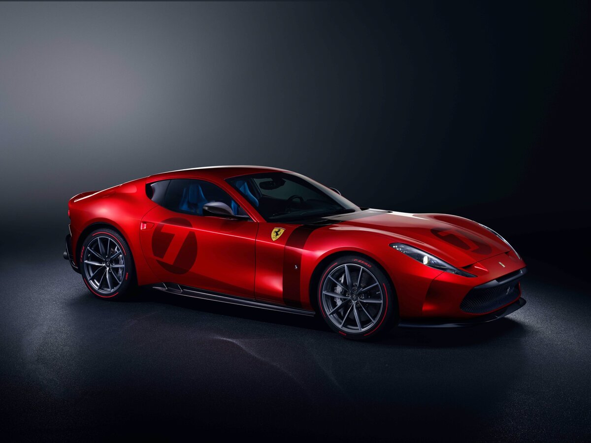 От исходного Ferrari 812 Superfast Омологате достались только светодиодные фары и лобовое стекло. 